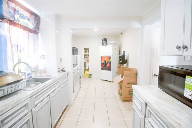 90 Hemlock St, New Bedford, MA 02740