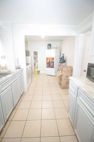 90 Hemlock St, New Bedford, MA 02740