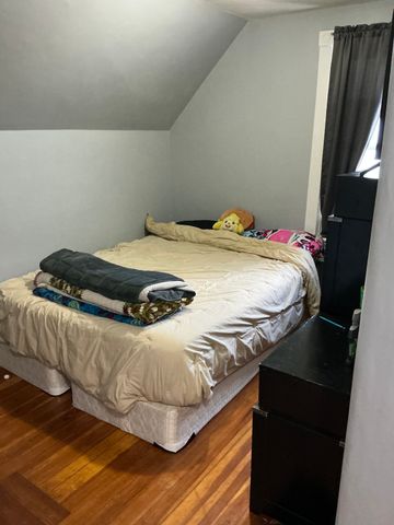 90 Hemlock St, New Bedford, MA 02740
