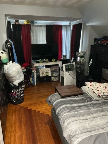 90 Hemlock St, New Bedford, MA 02740
