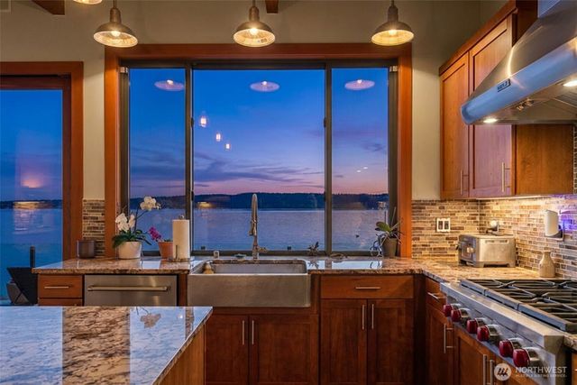 2963 Tillicum Beach Drive, Camano Island, WA 98282