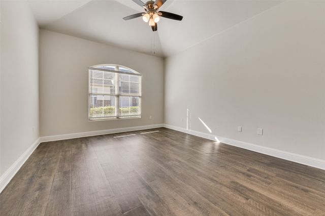 8841 Creek Run Road 403, Fort Worth, TX 76120