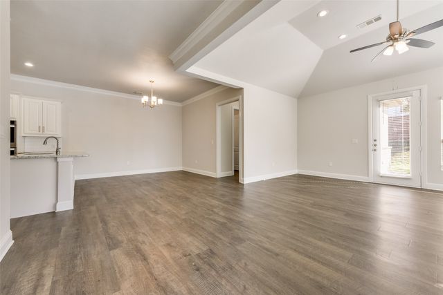 8841 Creek Run Road 403, Fort Worth, TX 76120
