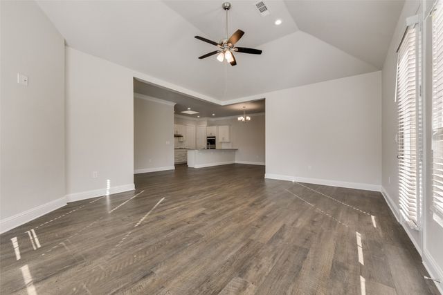 8841 Creek Run Road 403, Fort Worth, TX 76120