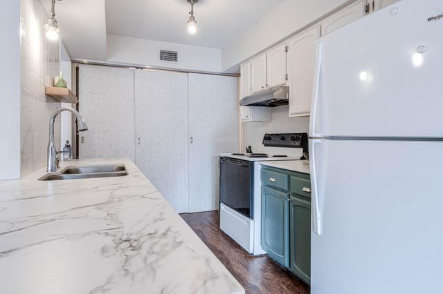 384 N Post Oak Lane 384, Houston, TX 77024