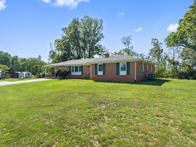 1970 Crestridge RD, Bassett, VA 24055
