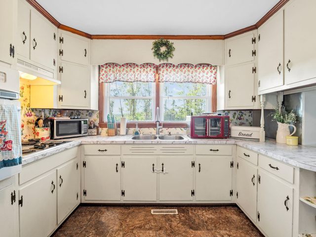 1970 Crestridge RD, Bassett, VA 24055