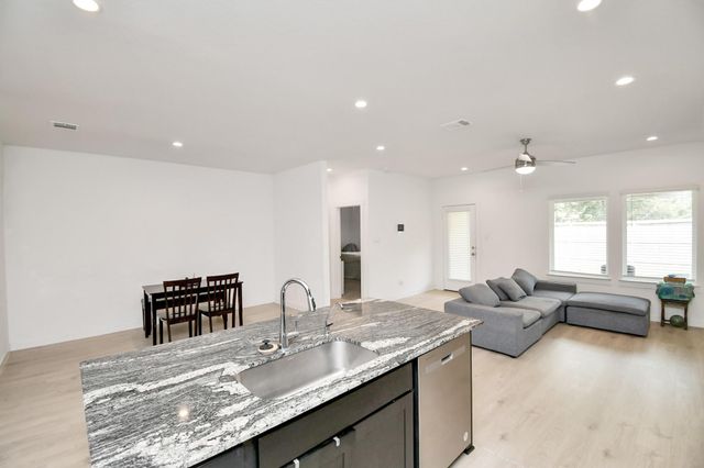 1674 Westway Drive, Fresno, TX 77545