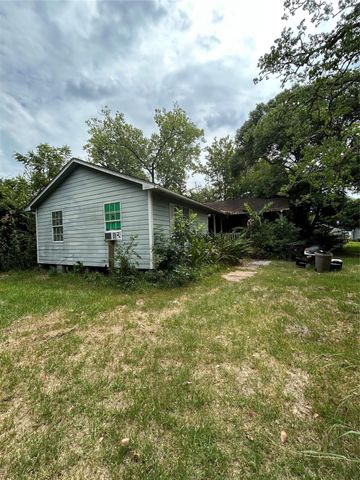 4739 13th Street, Bacliff, TX 77518