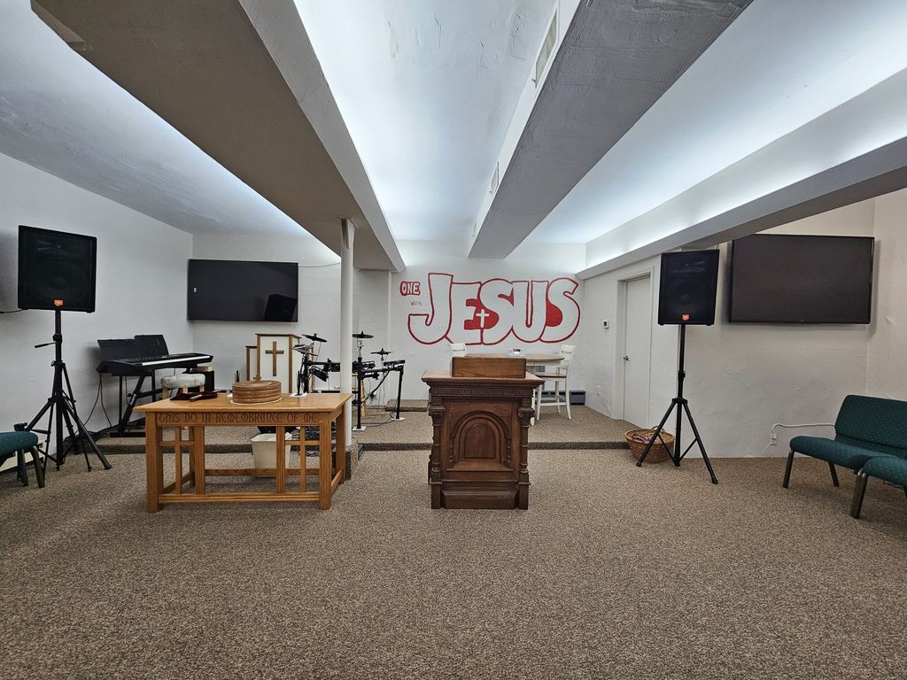 Image 15 of property listing at 1719 Broadway, Mt Vernon, IL 62864