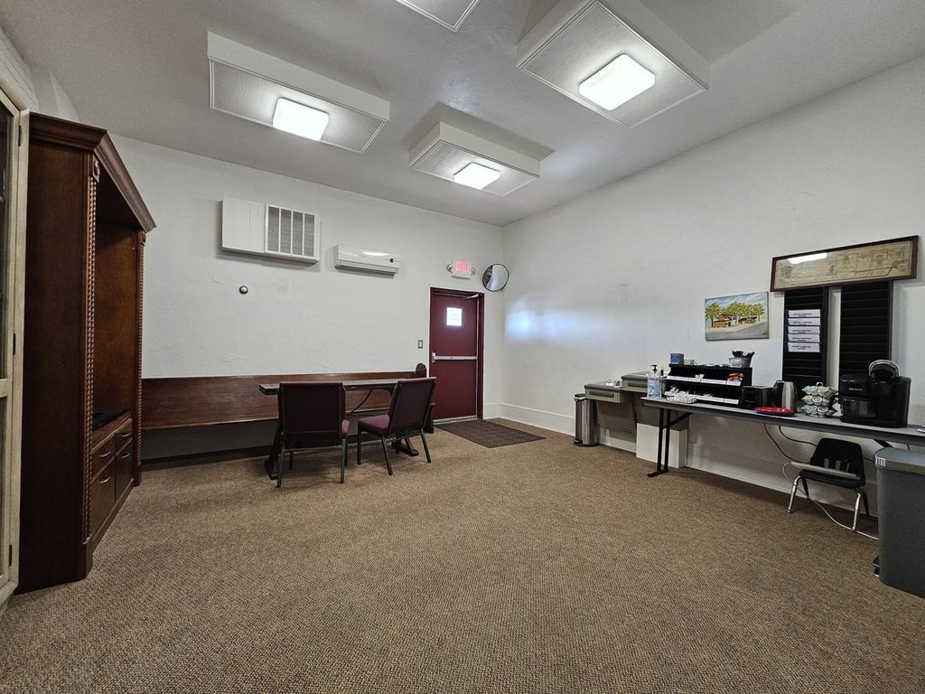 Image 19 of property listing at 1719 Broadway, Mt Vernon, IL 62864