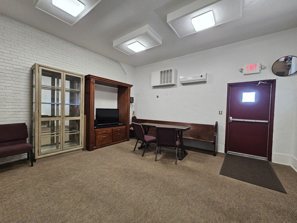 Image 20 of property listing at 1719 Broadway, Mt Vernon, IL 62864