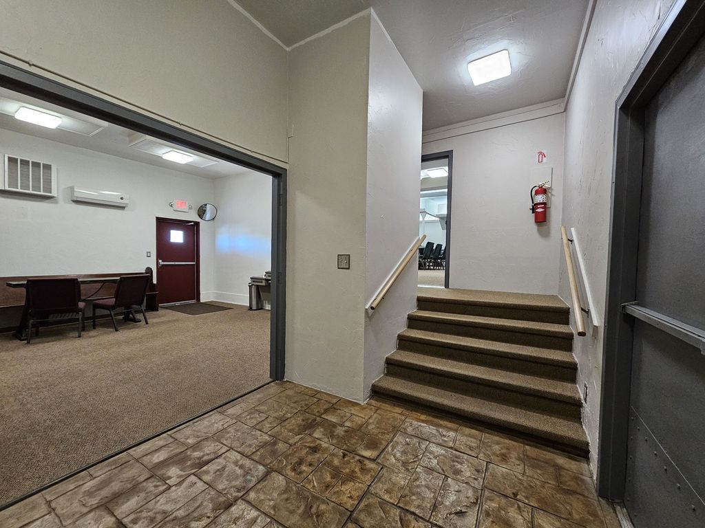 Image 21 of property listing at 1719 Broadway, Mt Vernon, IL 62864