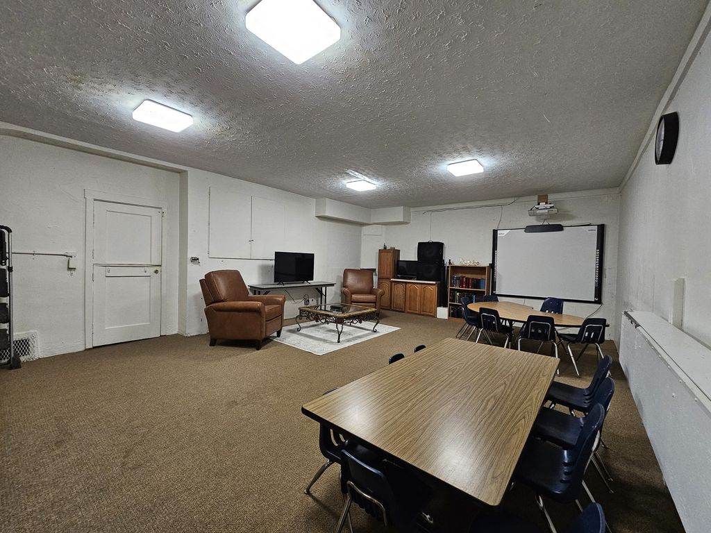 Image 22 of property listing at 1719 Broadway, Mt Vernon, IL 62864