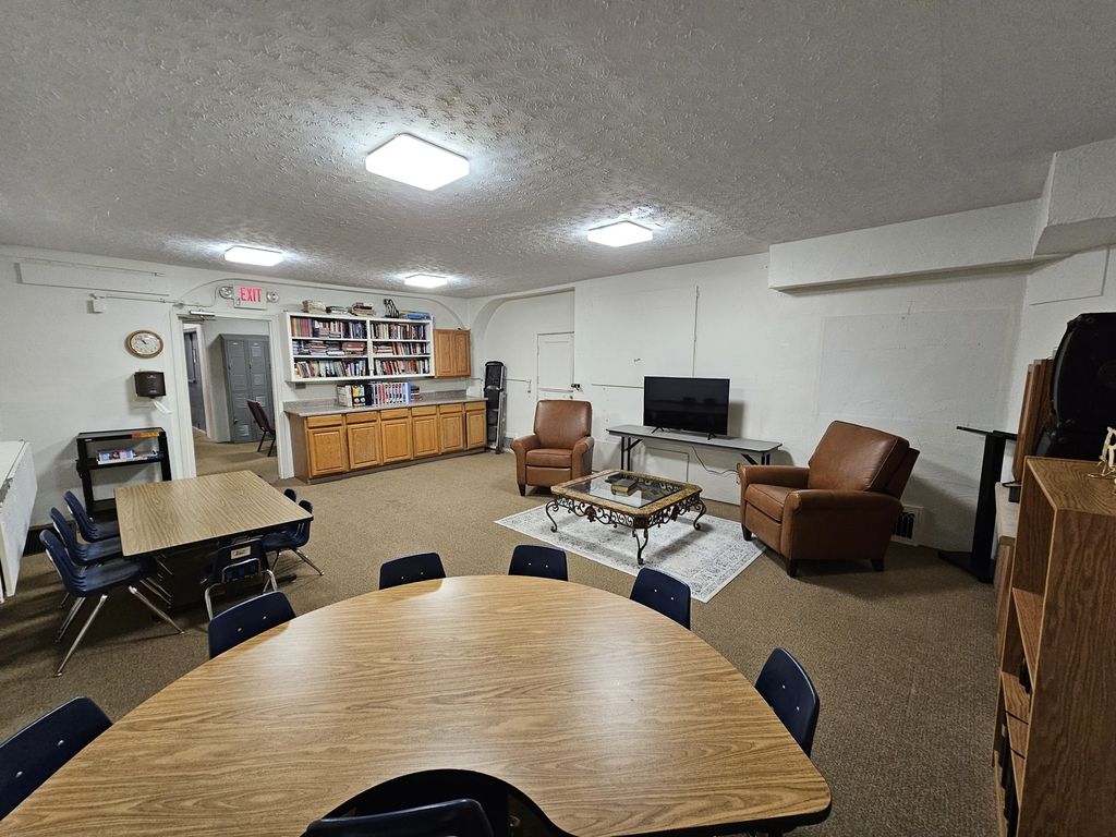 Image 23 of property listing at 1719 Broadway, Mt Vernon, IL 62864