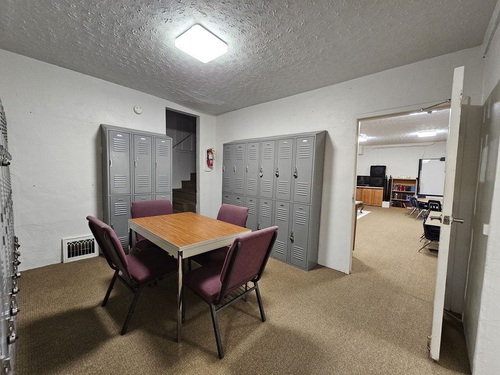 Image 24 of property listing at 1719 Broadway, Mt Vernon, IL 62864