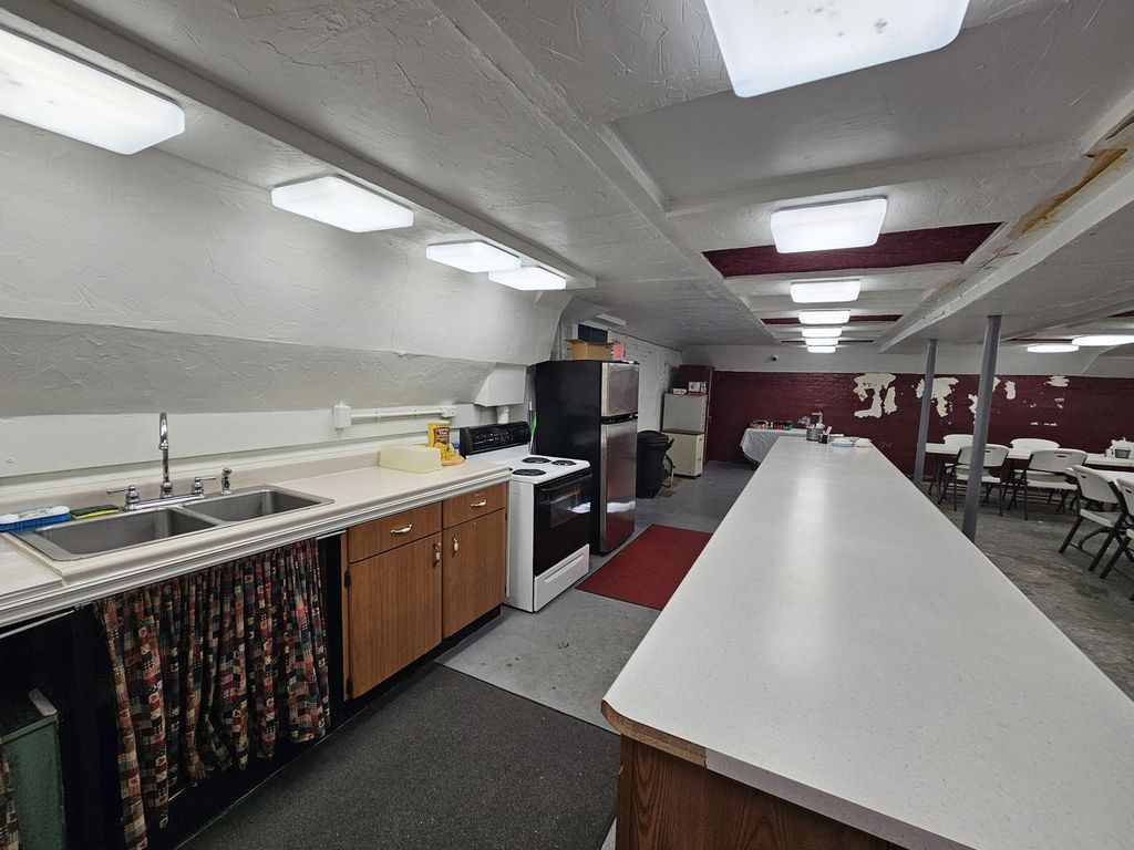 Image 27 of property listing at 1719 Broadway, Mt Vernon, IL 62864