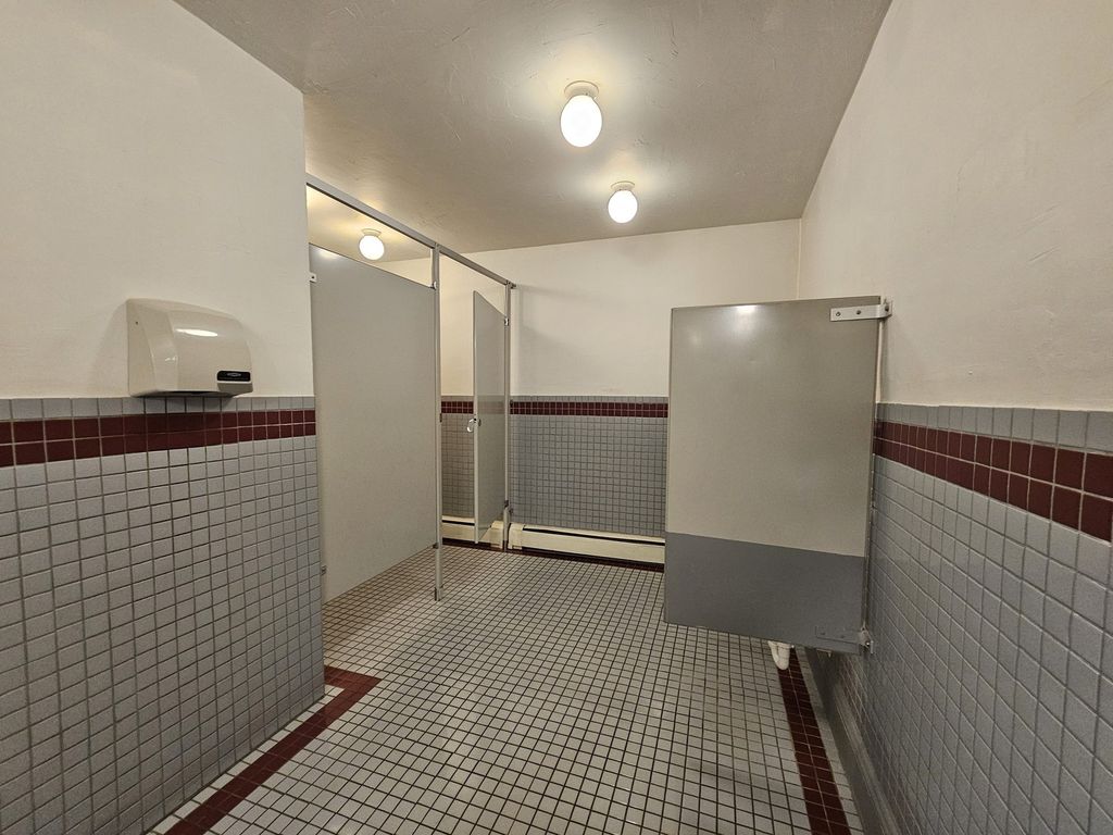 Image 30 of property listing at 1719 Broadway, Mt Vernon, IL 62864