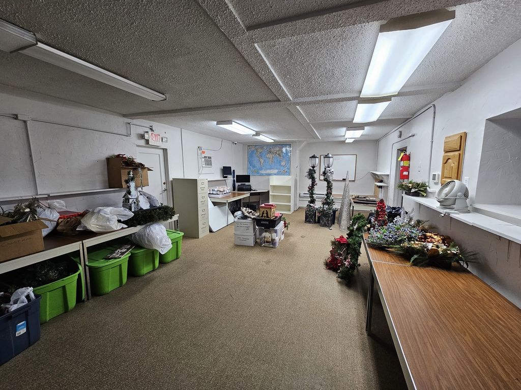 Image 32 of property listing at 1719 Broadway, Mt Vernon, IL 62864