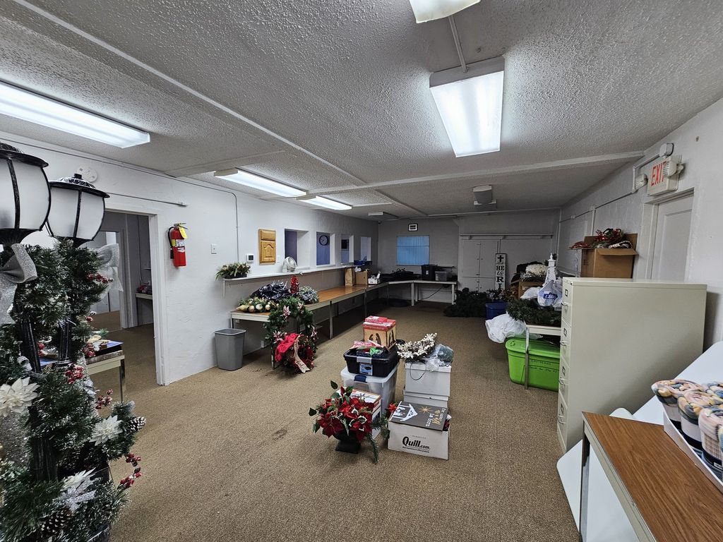 Image 33 of property listing at 1719 Broadway, Mt Vernon, IL 62864