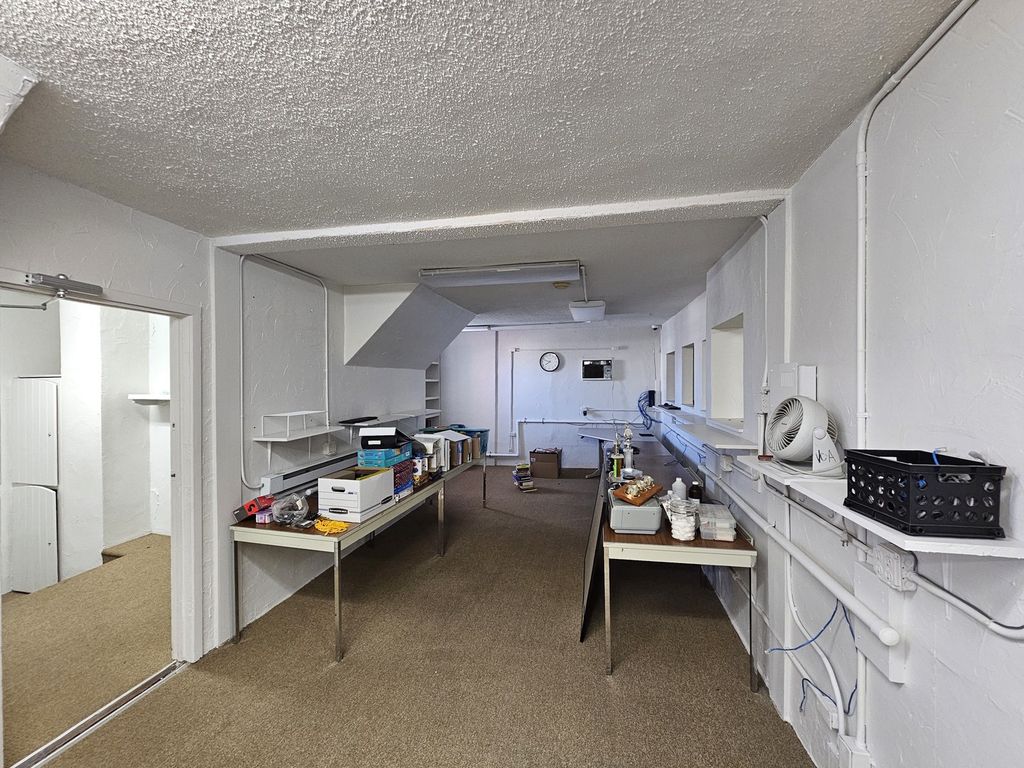 Image 34 of property listing at 1719 Broadway, Mt Vernon, IL 62864