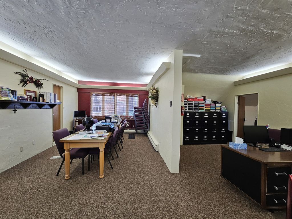 Image 36 of property listing at 1719 Broadway, Mt Vernon, IL 62864