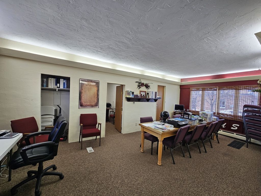 Image 37 of property listing at 1719 Broadway, Mt Vernon, IL 62864