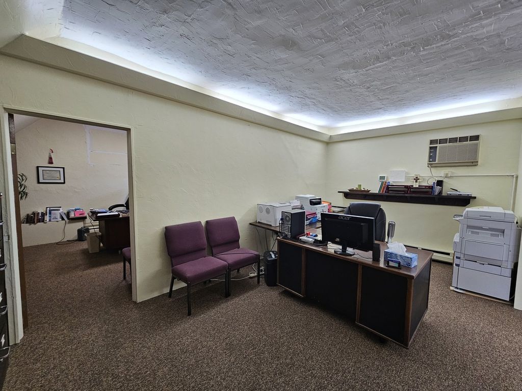 Image 39 of property listing at 1719 Broadway, Mt Vernon, IL 62864