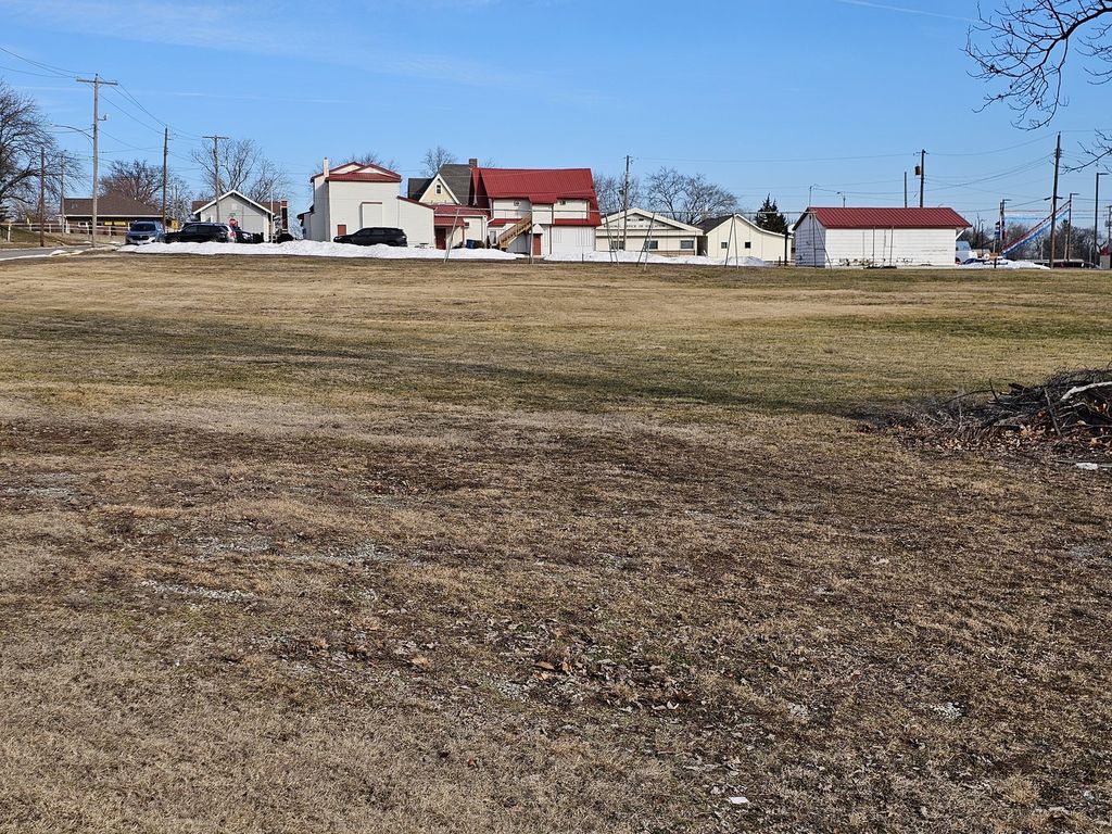 Image 6 of property listing at 1719 Broadway, Mt Vernon, IL 62864