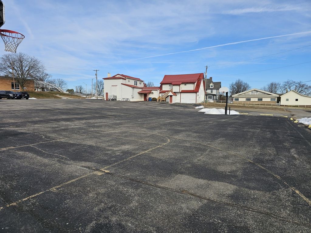 Image 10 of property listing at 1719 Broadway, Mt Vernon, IL 62864