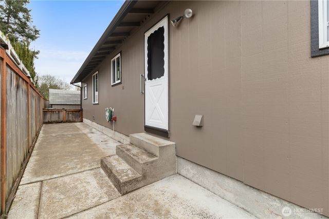 1703 4th Avenue NW, Puyallup, WA 98371