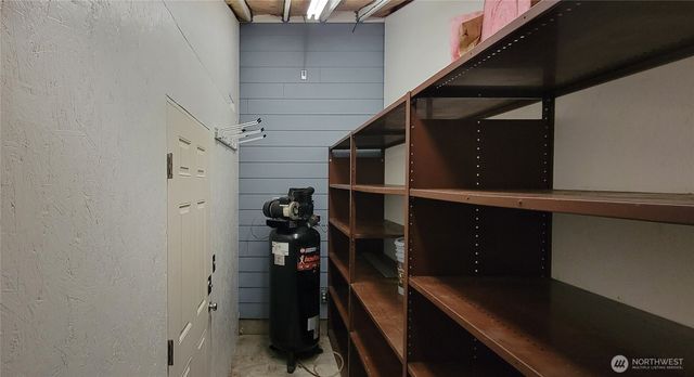 1703 4th Avenue NW, Puyallup, WA 98371