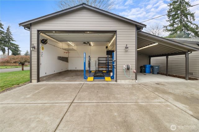 1703 4th Avenue NW, Puyallup, WA 98371