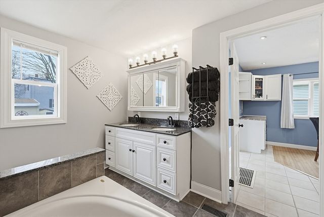 4 Webster St, Lynn, MA 01902