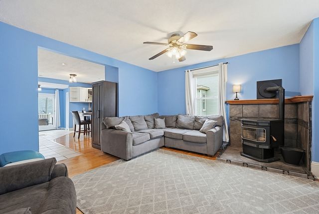 4 Webster St, Lynn, MA 01902