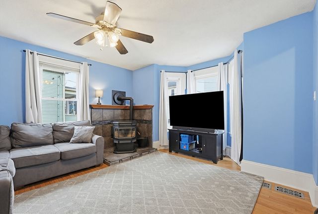 4 Webster St, Lynn, MA 01902