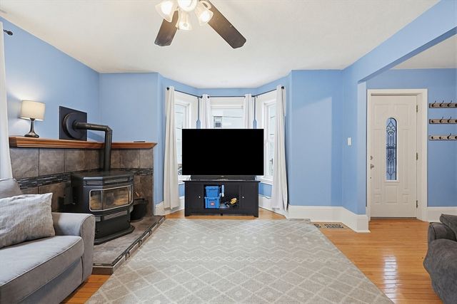 4 Webster St, Lynn, MA 01902