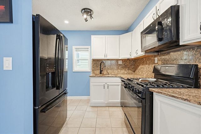 4 Webster St, Lynn, MA 01902