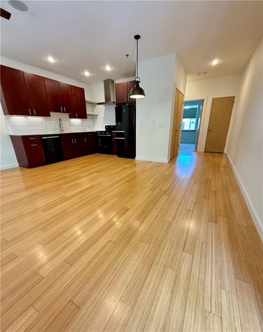 360 W 5th Street 2, Fayetteville, AR 72701