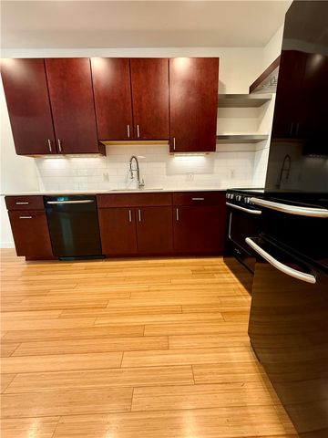 360 W 5th Street 2, Fayetteville, AR 72701
