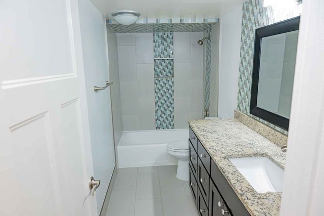 8235 Poplar Lane 1A, Palos Hills, IL 60465