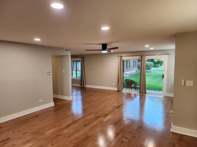 8235 Poplar Lane 1A, Palos Hills, IL 60465