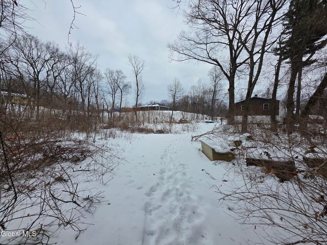 1103 River Road, Schaghticoke, NY 12182