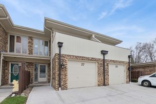 27 Sorrento Drive, Palos Heights, IL 60463