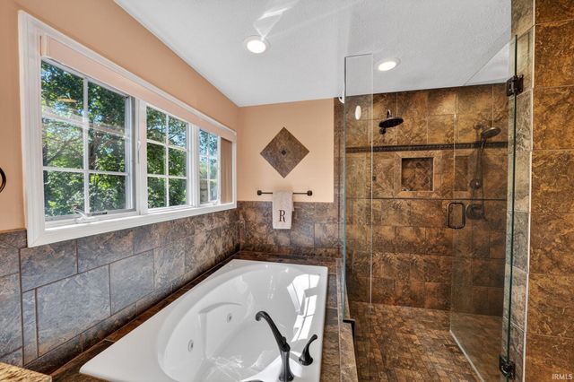 51530 Clubhouse Drive, South Bend, IN 46628