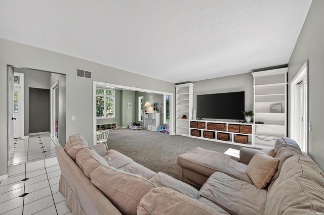 51530 Clubhouse Drive, South Bend, IN 46628