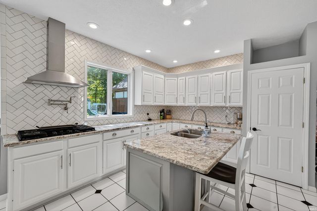 51530 Clubhouse Drive, South Bend, IN 46628