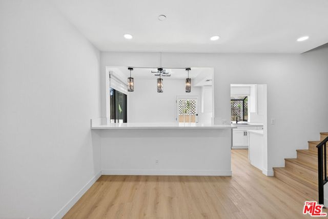 1754 11th Street 101, Santa Monica, CA 90404