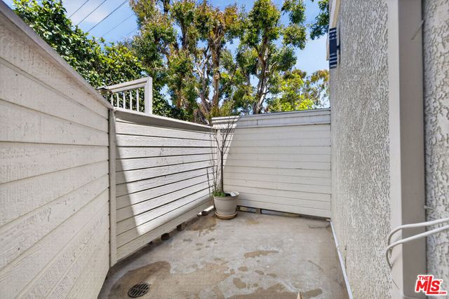 1754 11th Street 101, Santa Monica, CA 90404