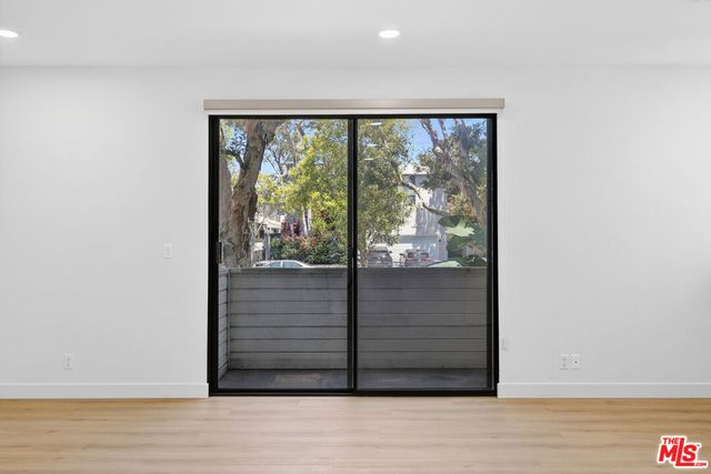 1754 11th Street 101, Santa Monica, CA 90404